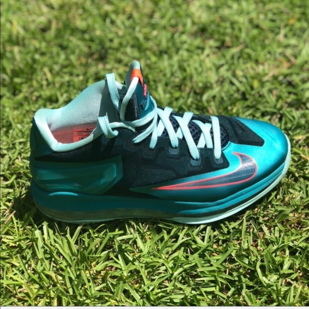 Nike Max Lebron XI Low Turbo Shoes